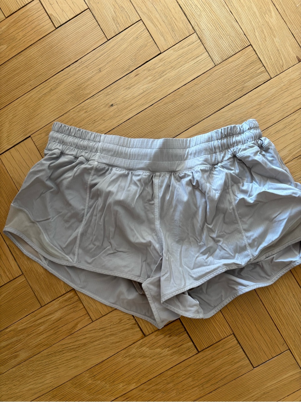 lululemon Light Gray Women's Athletic low rise hotty hot shorts size 10